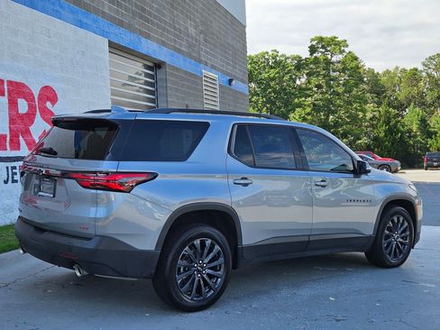 Used 2023 Chevrolet Traverse RS FWD image 7