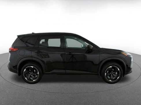 Used 2025 Nissan Rogue SV FWD image 10