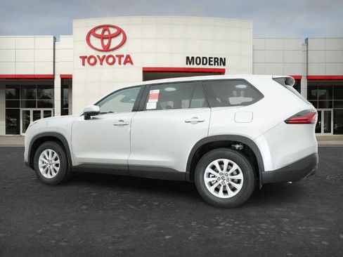 New 2026 Toyota Grand Highlander FWD image 17