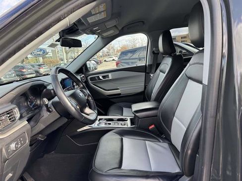 Used 2022 Ford Explorer XLT w/ Equipment Group 202A image 13