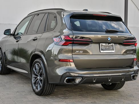 Used 2024 BMW X5 xDrive40i w/ M Sport Package AWD/4WD image 11