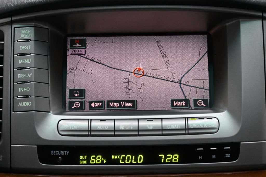 Used 2004 Lexus LX 470 4WD w/ Preferred Accessory Pkg image 28