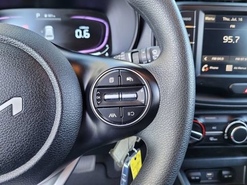 Used 2025 Kia Soul LX w/ LX Technology Package FWD image 24