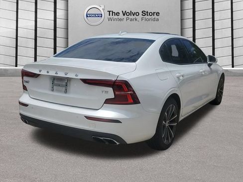 Used 2021 Volvo S60 T5 Momentum FWD image 3