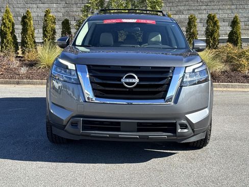 Used 2022 Nissan Pathfinder SV image 3