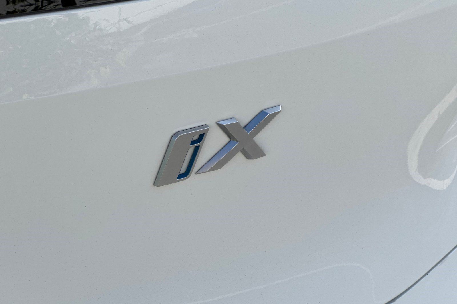 Used 2024 BMW iX xDrive50 w/ Sport Package AWD/4WD image 40