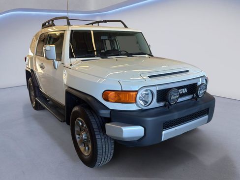 Used 2012 Toyota FJ Cruiser 4WD w/ Upgrade Pkg image 1
