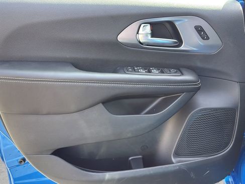 New 2026 Chrysler Pacifica Select AWD/4WD image 24