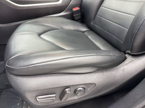 Used 2021 Toyota Highlander XLE FWD image 34