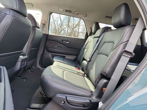 New 2026 Nissan Pathfinder SL image 5