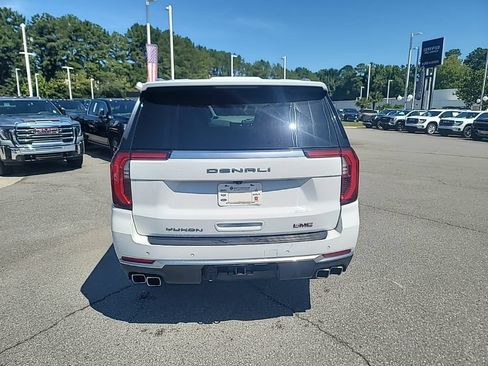 Used 2025 GMC Yukon Denali RWD image 6