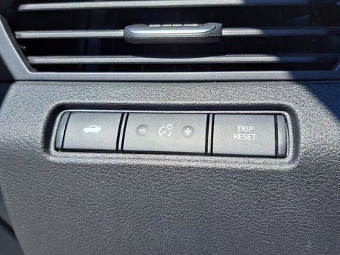 Used 2024 Nissan Altima 2.5 SV FWD image 13