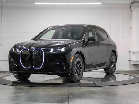 New 2026 BMW iX xDrive60 w/ Premium Package image 3