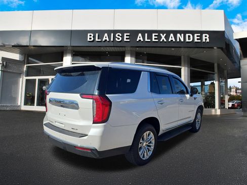 Used 2023 GMC Yukon SLT image 3
