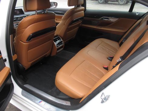 Used 2020 BMW 740i xDrive w/ M Sport Package image 20