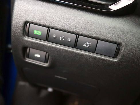 Used 2025 Nissan Sentra SV FWD image 23