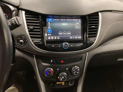 Used 2019 Chevrolet Trax LT w/ LT Convenience Package AWD/4WD image 13