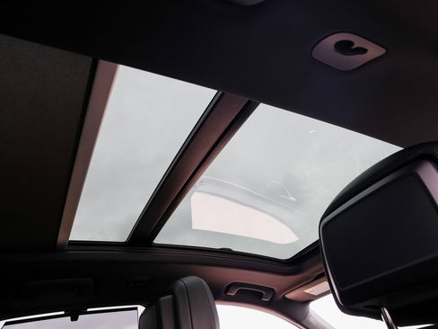 Certified 2024 Porsche Macan image 29