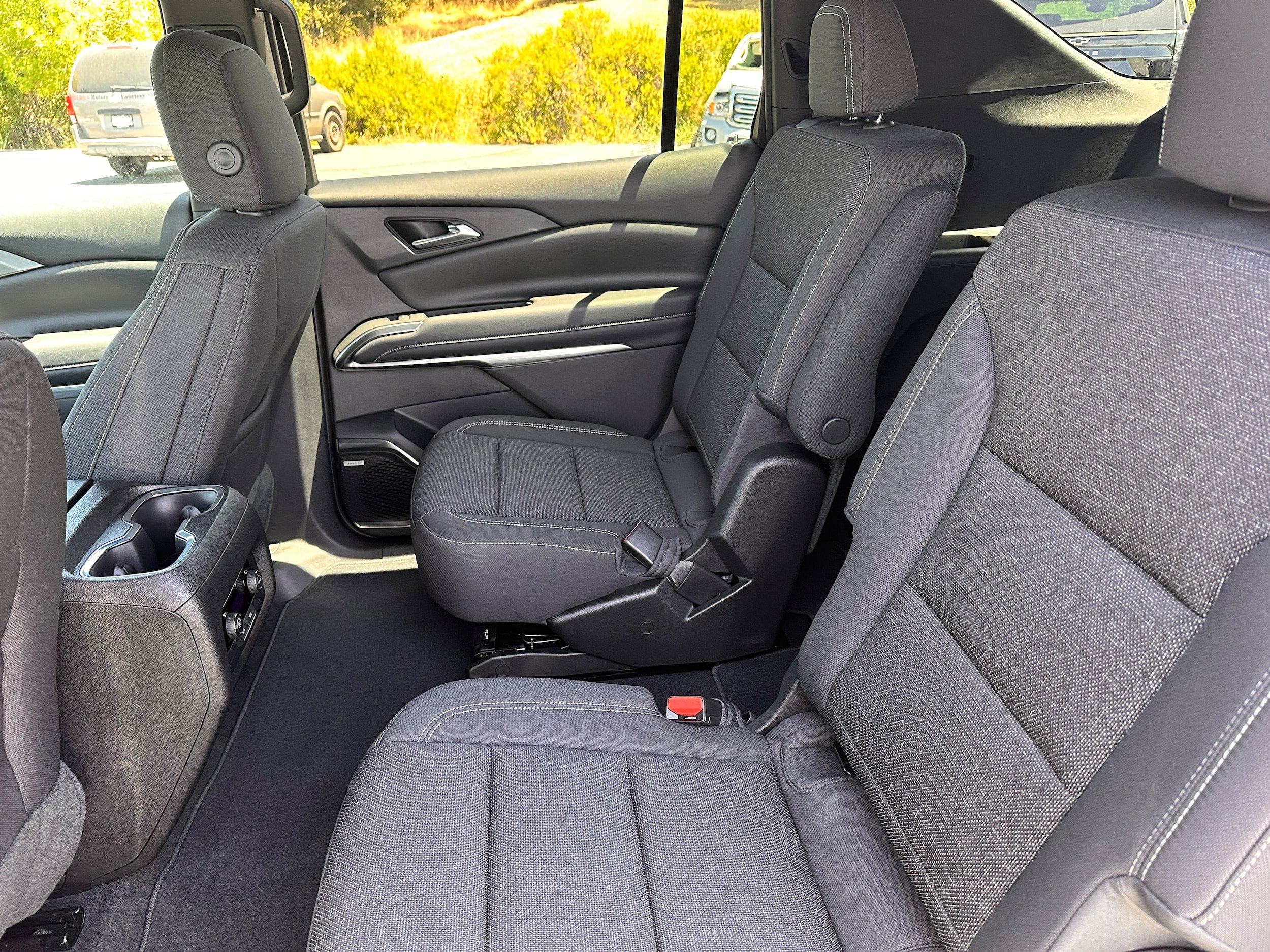 Used 2025 Chevrolet Traverse LT w/ Enhanced Driving Package AWD/4WD image 9