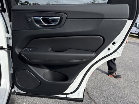 Used 2023 Volvo XC60 T8 Ultimate w/ Climate Package image 32