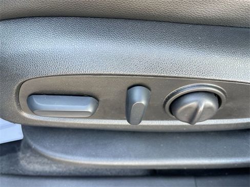 Used 2022 Chevrolet Equinox RS w/ LPO, Floor Liner Package image 12