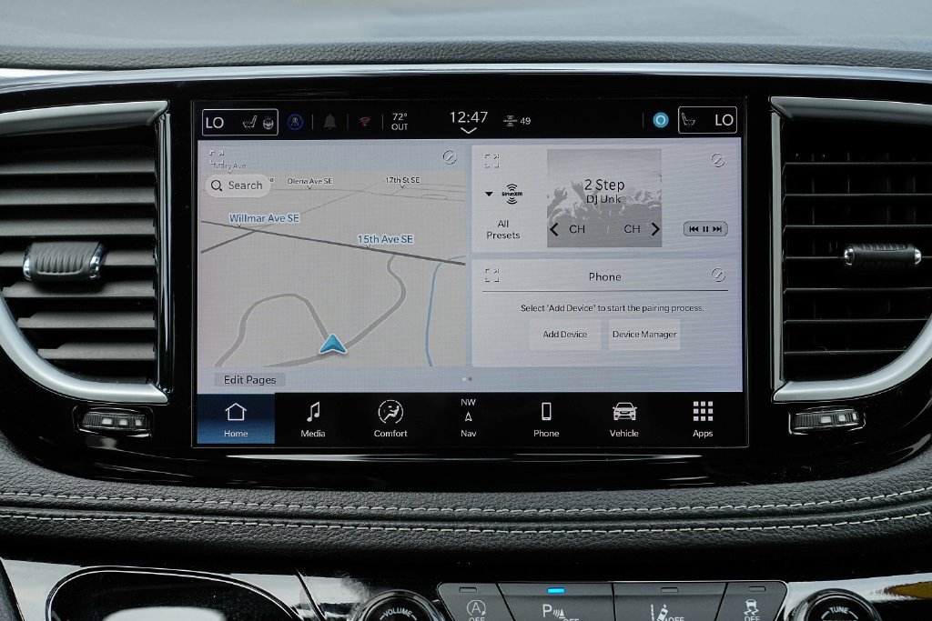 Used 2025 Chrysler Pacifica Limited FWD image 31
