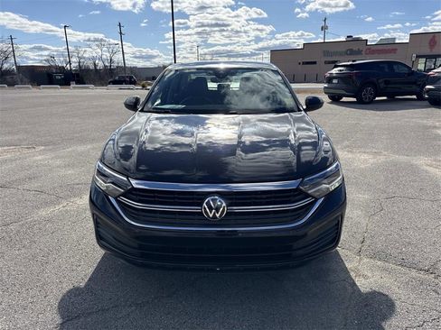 Used 2024 Volkswagen Jetta SE image 8