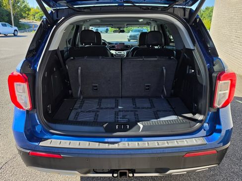 Used 2020 Ford Explorer XLT w/ Equipment Group 202A AWD/4WD image 11