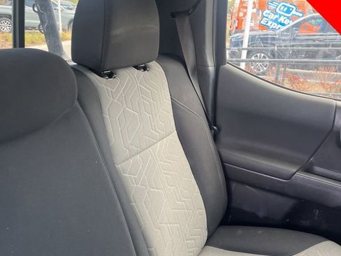 Used 2022 Toyota Tacoma TRD Off-Road image 12