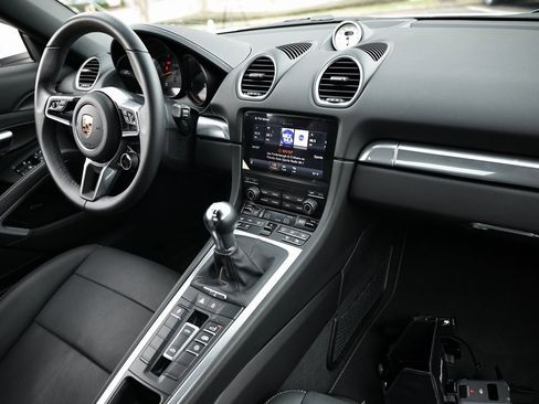 Certified 2024 Porsche 718 Boxster image 20