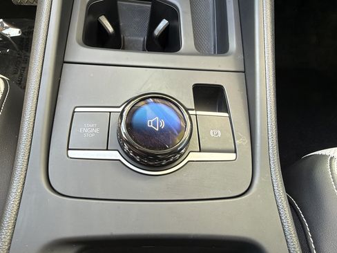 Used 2025 Volkswagen Tiguan SE w/ Panoramic Sunroof Package AWD/4WD image 22