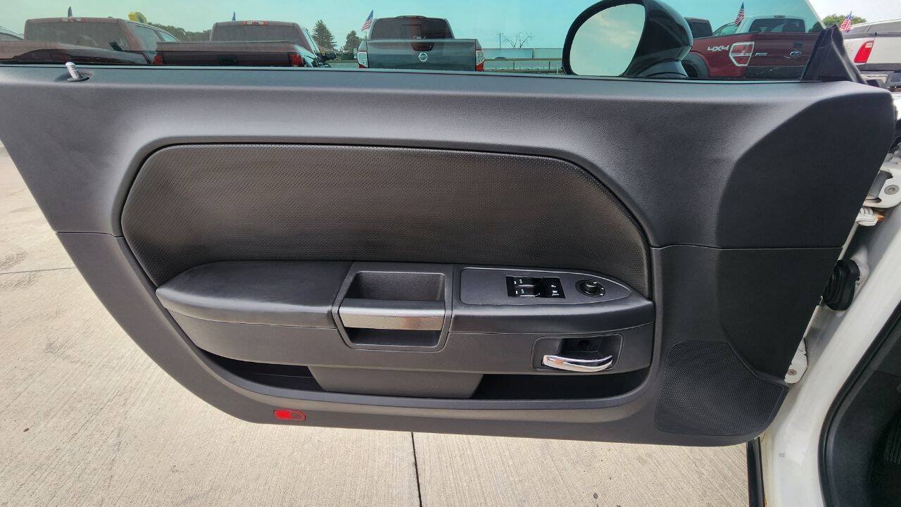 Used 2011 Dodge Challenger RWD image 10