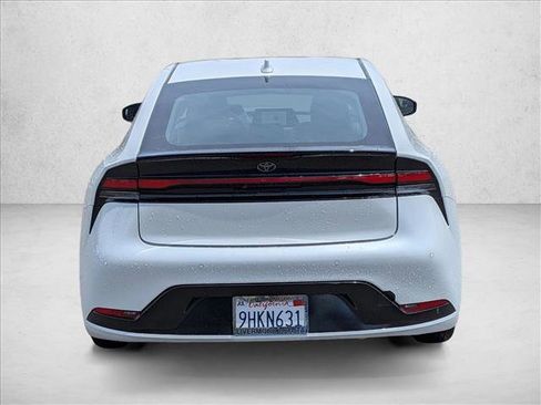 Used 2023 Toyota Prius XLE FWD image 7