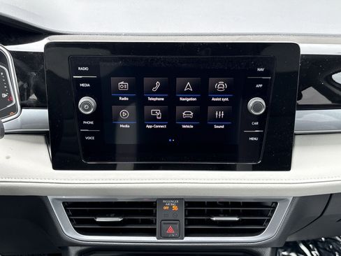 New 2025 Volkswagen Taos SEL image 21