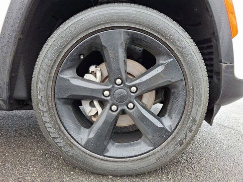 Used 2023 Jeep Grand Cherokee Altitude image 8