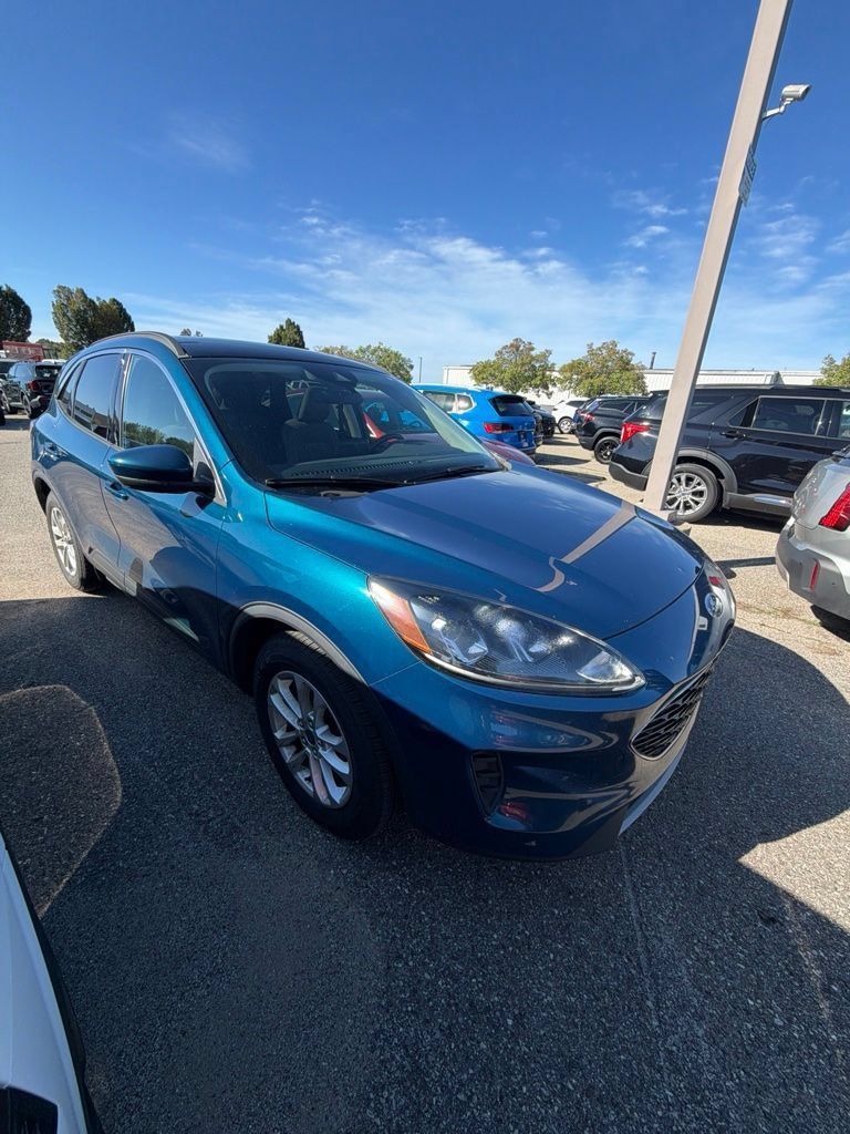 Used 2020 Ford Escape SE FWD image 3