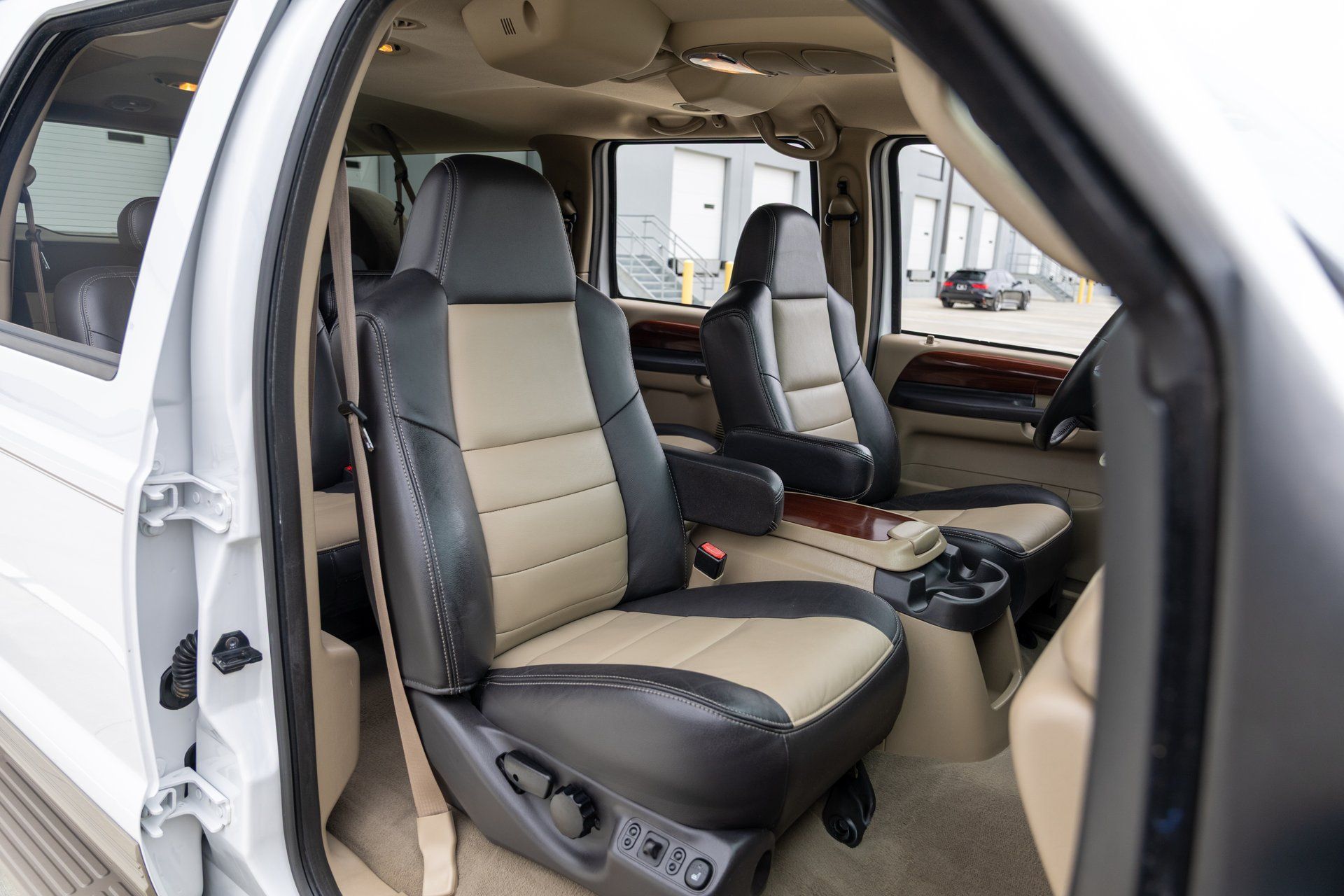 Used 2005 Ford Excursion Eddie Bauer AWD/4WD image 40