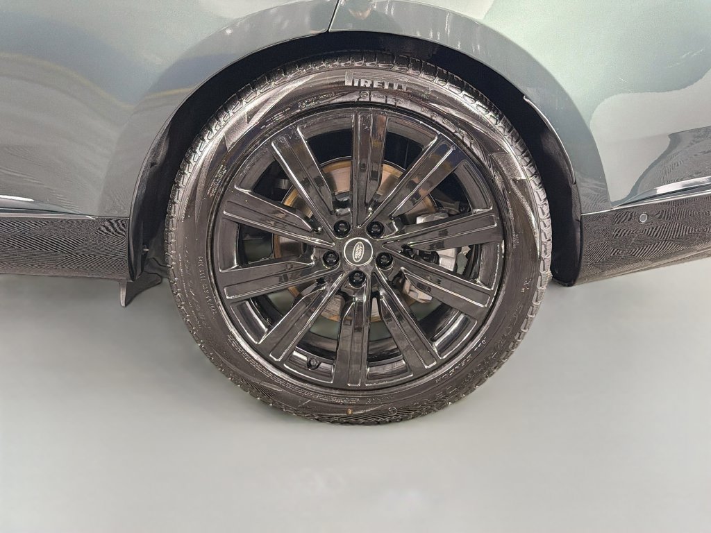 Used 2025 Land Rover Range Rover SE AWD/4WD image 33