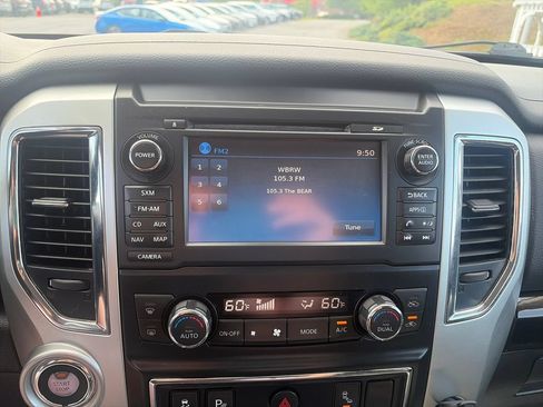 Used 2018 Nissan Titan SV w/ SV Convenience Package AWD/4WD image 19