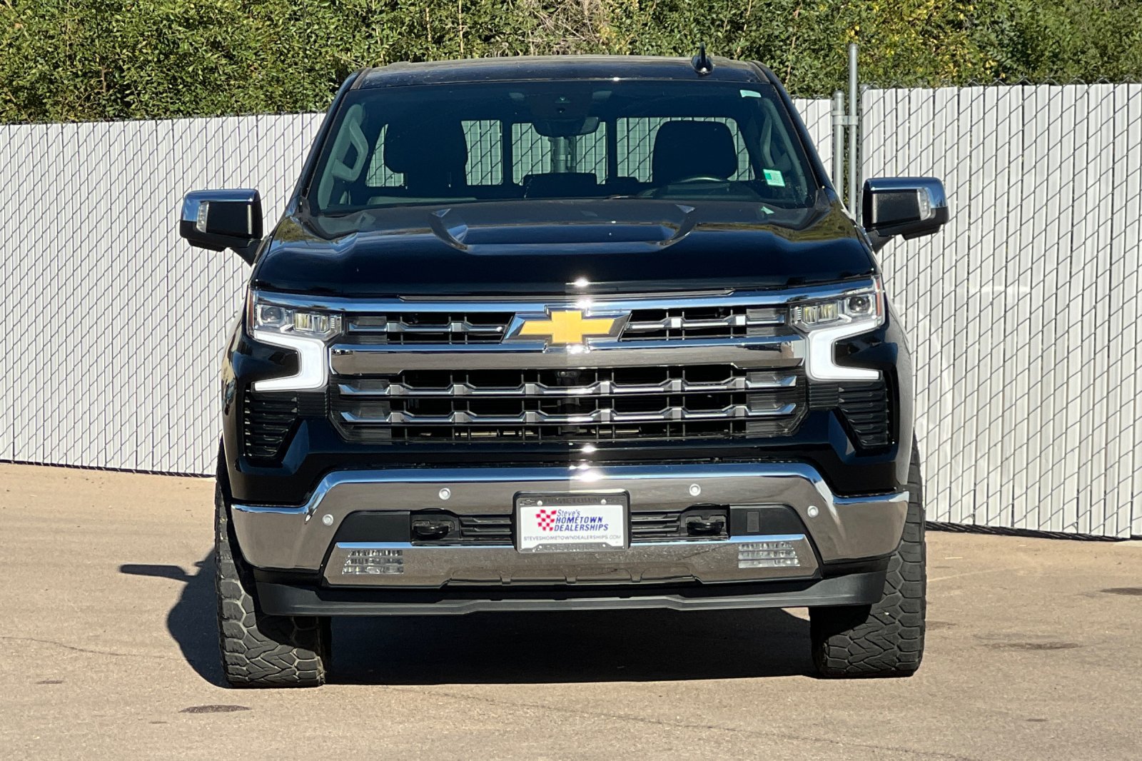 Used 2023 Chevrolet Silverado 1500 LTZ w/ LTZ Premium Package AWD/4WD image 6