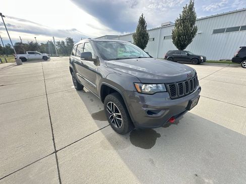 Used 2018 Jeep Grand Cherokee Trailhawk AWD/4WD image 16