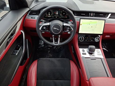 Used 2022 Jaguar F-PACE SVR image 4