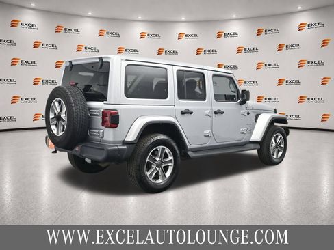 Used 2022 Jeep Wrangler Unlimited Sahara w/ LED Lighting Group AWD/4WD image 5