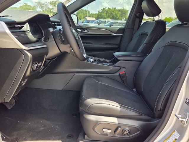New 2026 Jeep Grand Cherokee Altitude RWD image 11
