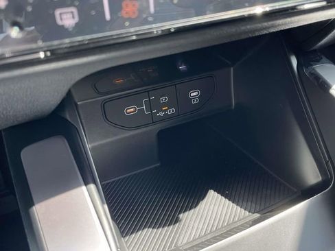 Certified 2026 Kia Sorento LX image 36