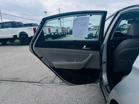 Used 2015 Hyundai Sonata Limited w/ Option Group 05 image 23