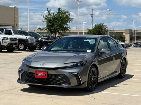 Used 2026 Toyota Camry SE FWD image 8