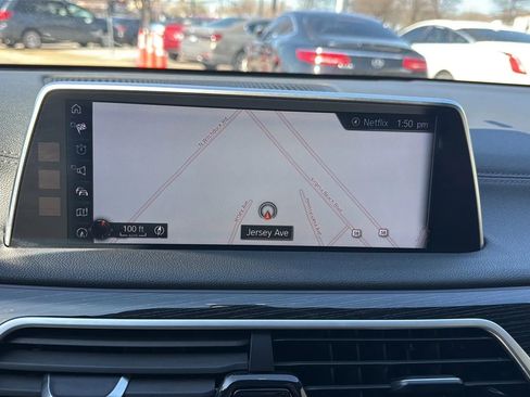 Used 2016 BMW 750i image 10