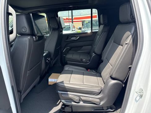 New 2026 GMC Yukon XL Denali w/ Denali Reserve Package AWD/4WD image 14