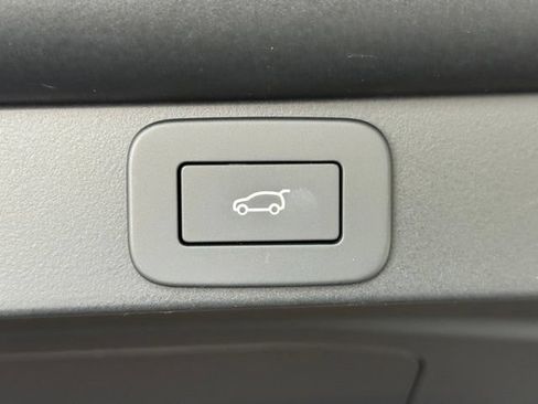 Used 2026 Land Rover Range Rover SE AWD/4WD image 17